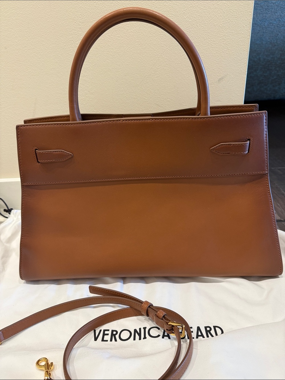 Veronica Beard large dash bag in hazelwood with crossbody strap and care bag - Picture 6 of 13
